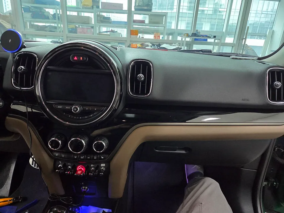 MINI Countryman F60 ambient lighting - MINI Countryman F60 Ambient Lighting Review: Cost & Results photo 6