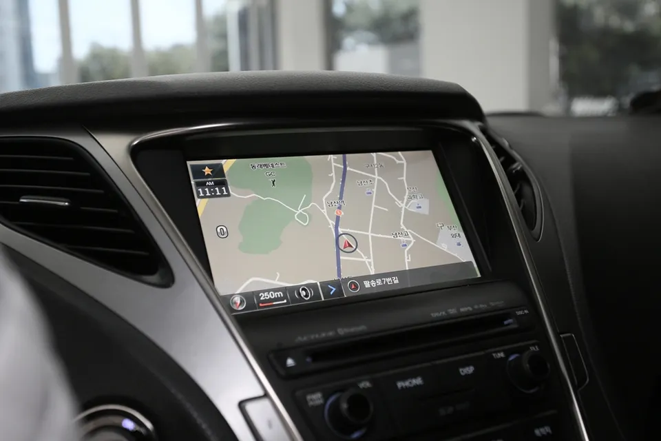 Hyundai Azera android head unit - Hyundai Azera CarPlay Retrofit Installation Review — Cost photo 4
