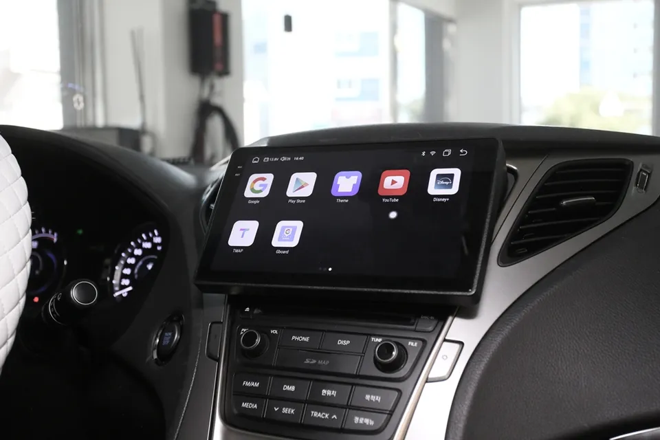 Hyundai AzeraのAndroid Auto・CarPlay取付事例 施工写真 1-3