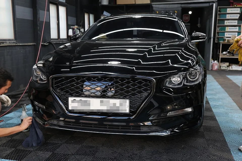 Hyundai Azeraのカーラッピング事例|費用目安と仕上がり 施工写真 1-3