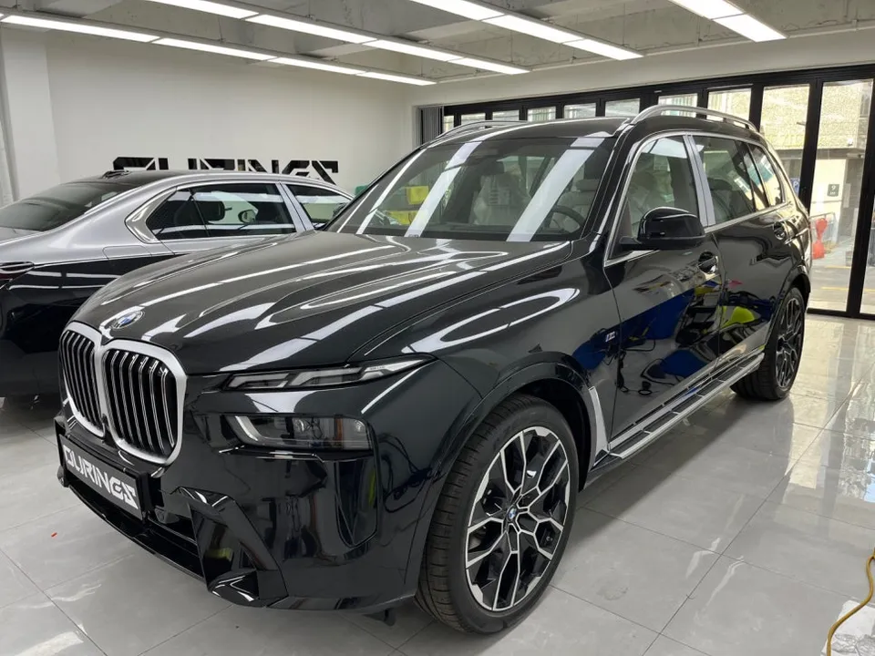 BMW X7のカーラッピング事例｜クロームパーツの印象変化 写真
