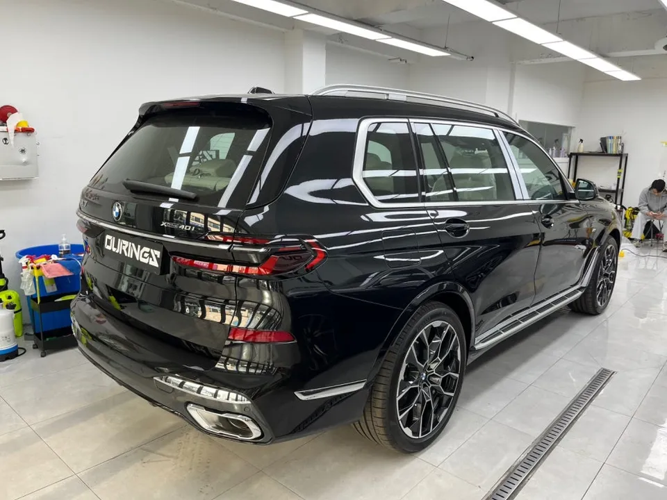 BMW X7のカーラッピング事例|クロームパーツの印象変化 施工写真 3-1