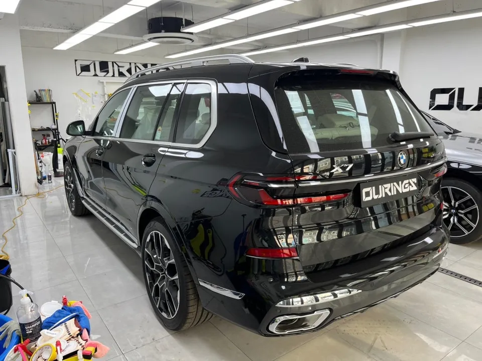 BMW X7のカーラッピング事例|クロームパーツの印象変化 施工写真 1-2