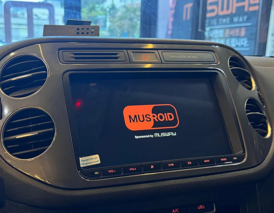Volkswagen TiguanのAndroid Auto・CarPlay取付事例 施工写真 2