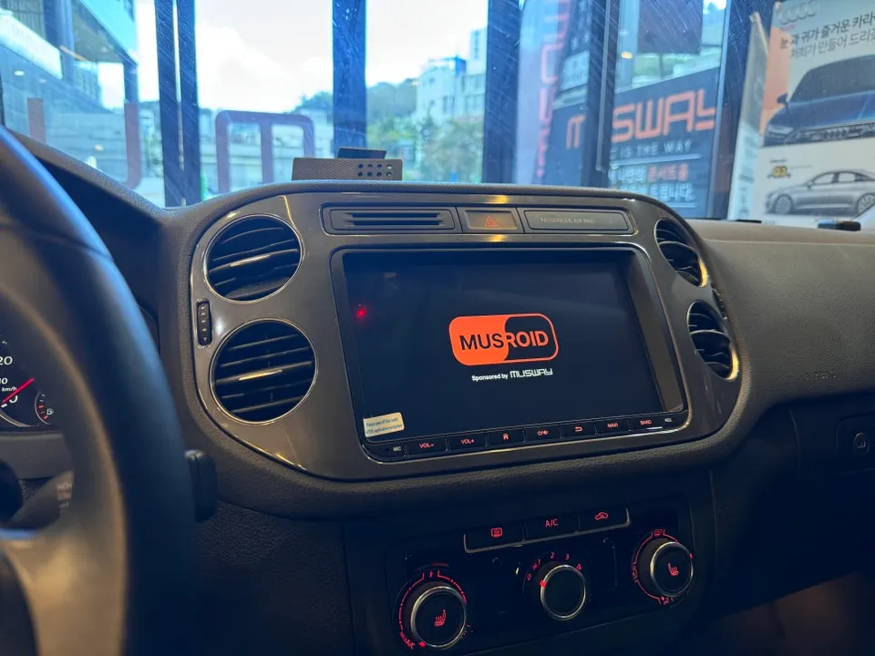 Volkswagen TiguanのAndroid Auto・CarPlay取付事例 施工写真 4