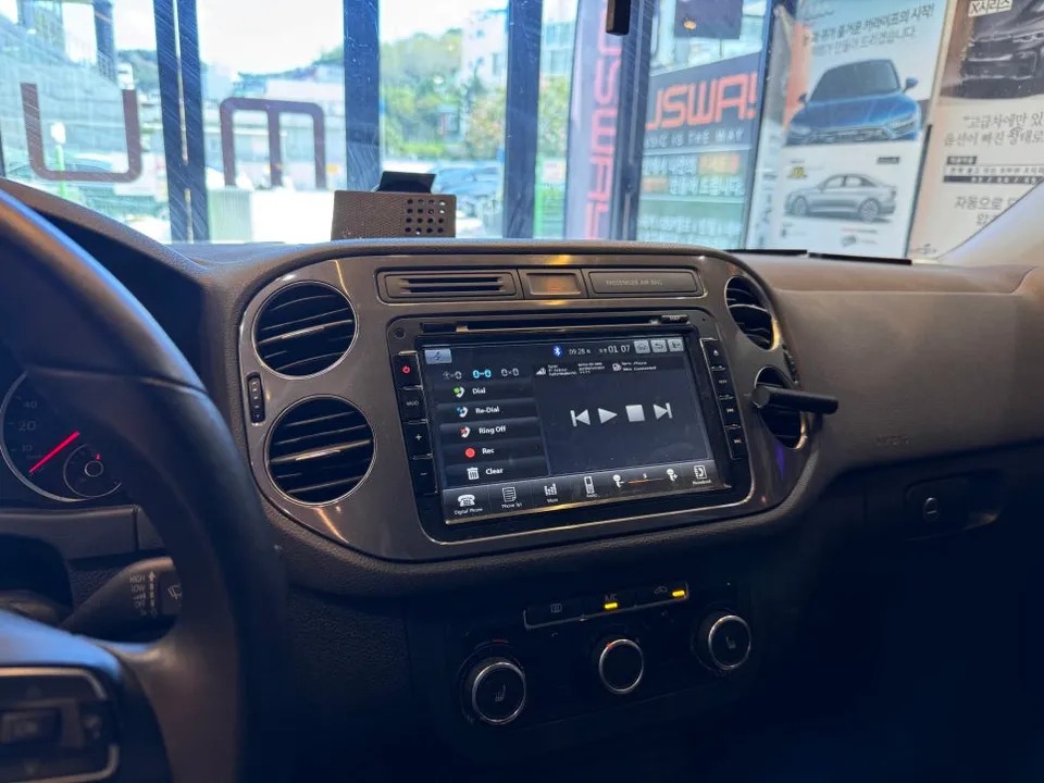 Volkswagen TiguanのAndroid Auto・CarPlay取付事例 施工写真 5