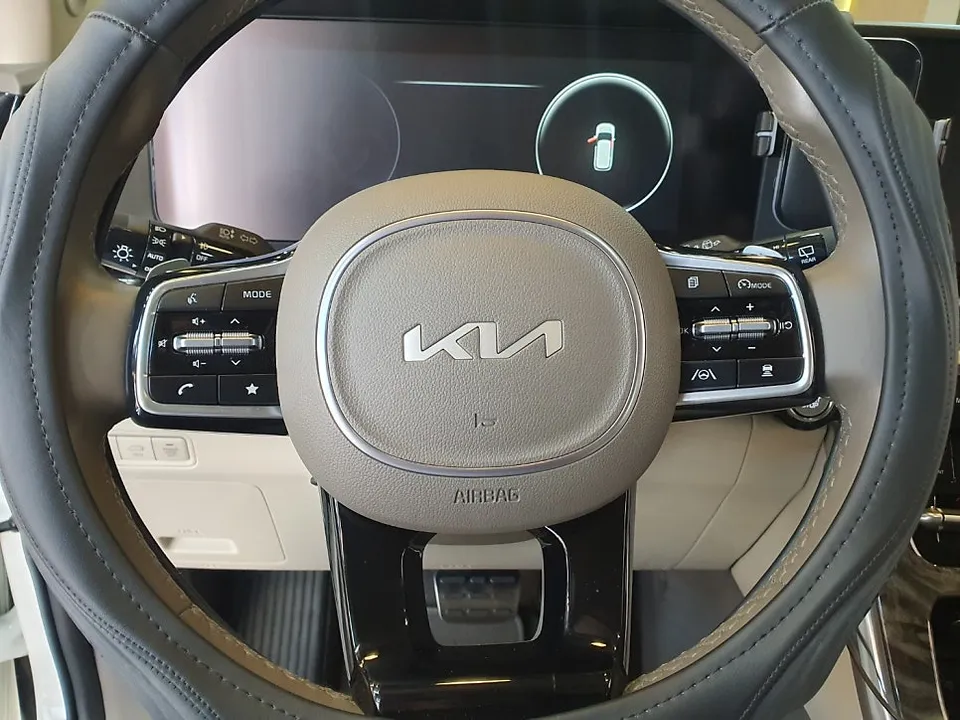 Kia Carnival body kit - Kia Carnival Body Kit Installation Review photo 5