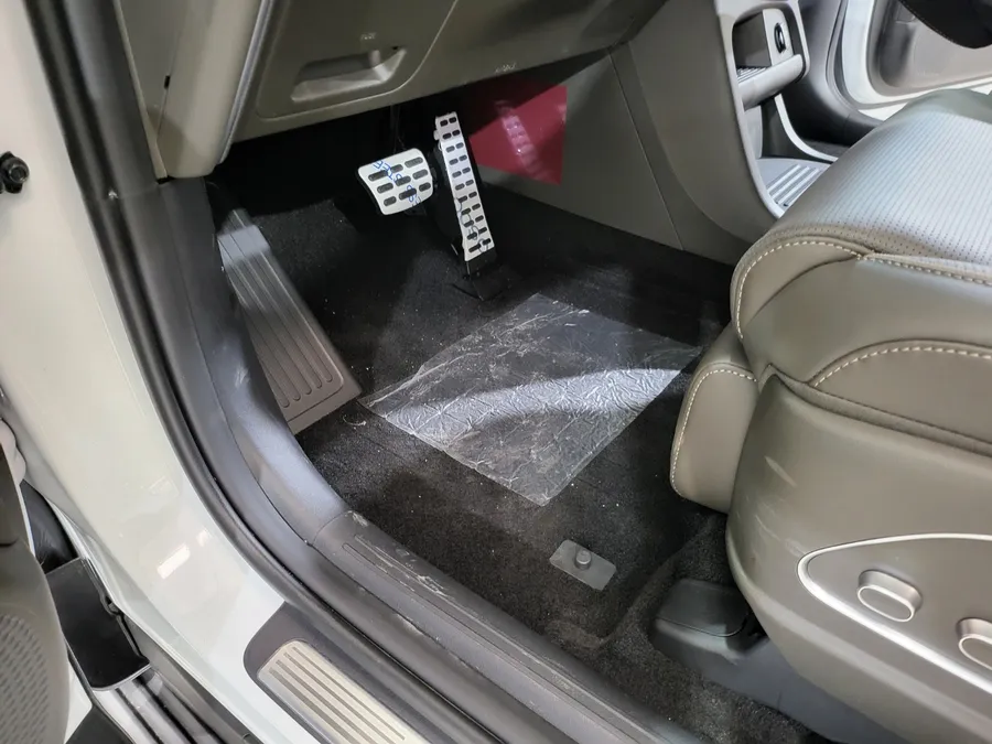 Kia Palisade LX3のドライブレコーダー取付事例 施工写真 4