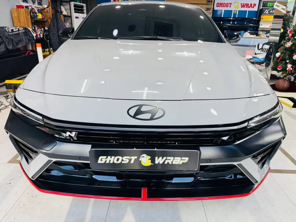Hyundai Elantra N vinyl wrap - Hyundai Elantra N Vinyl Wrap Review: Chic Black Point Upgrade photo 3