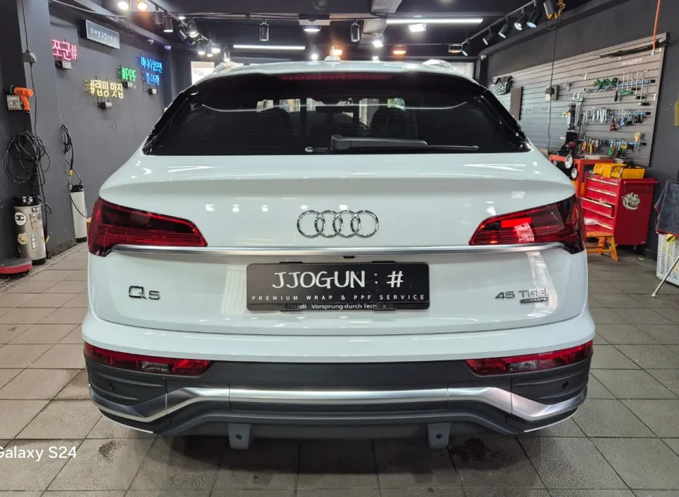 Audi Q5のクロームパーツ部分ラッピング事例｜費用目安・仕上がり 写真