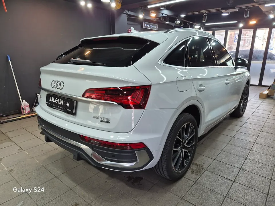 Audi Q5のクロームパーツ部分ラッピング事例|費用目安・仕上がり 施工写真 1-3