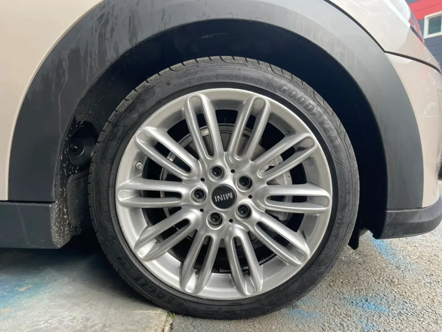 MINI MINI Cooper Wheel Repair & Painting Review photo 3