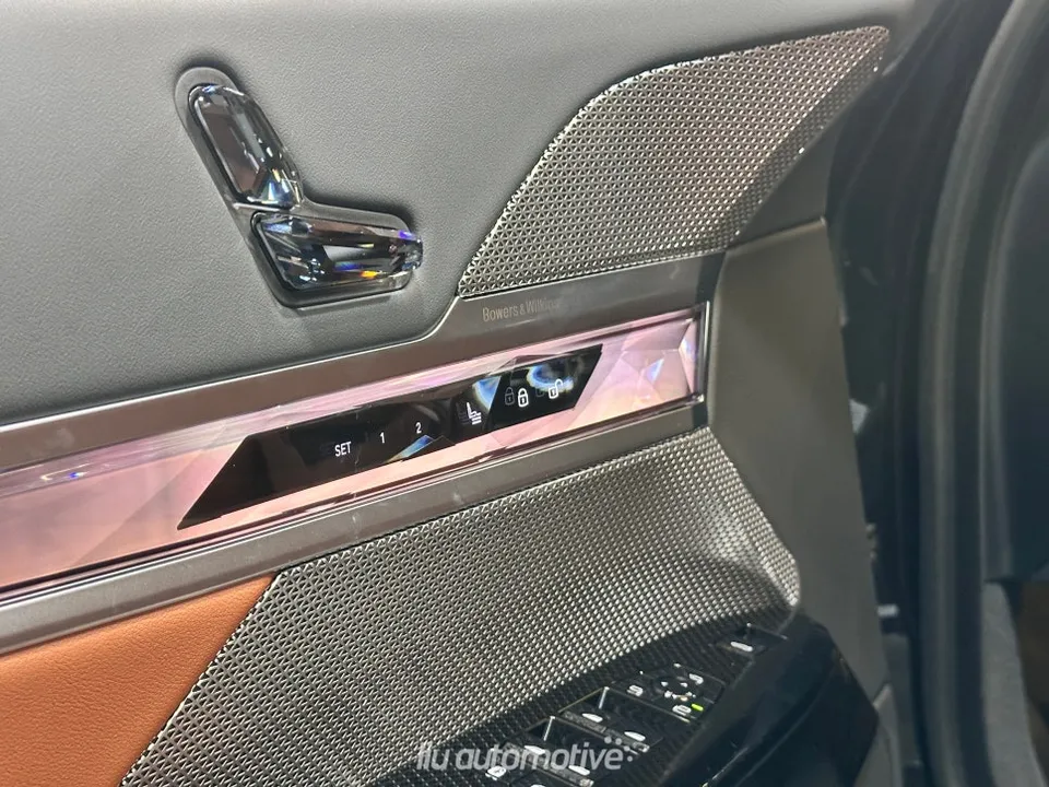 BMW 7 Series ambient lighting - BMW 7 Series Ambient Lighting Review — Enhanced Luxury photo 3