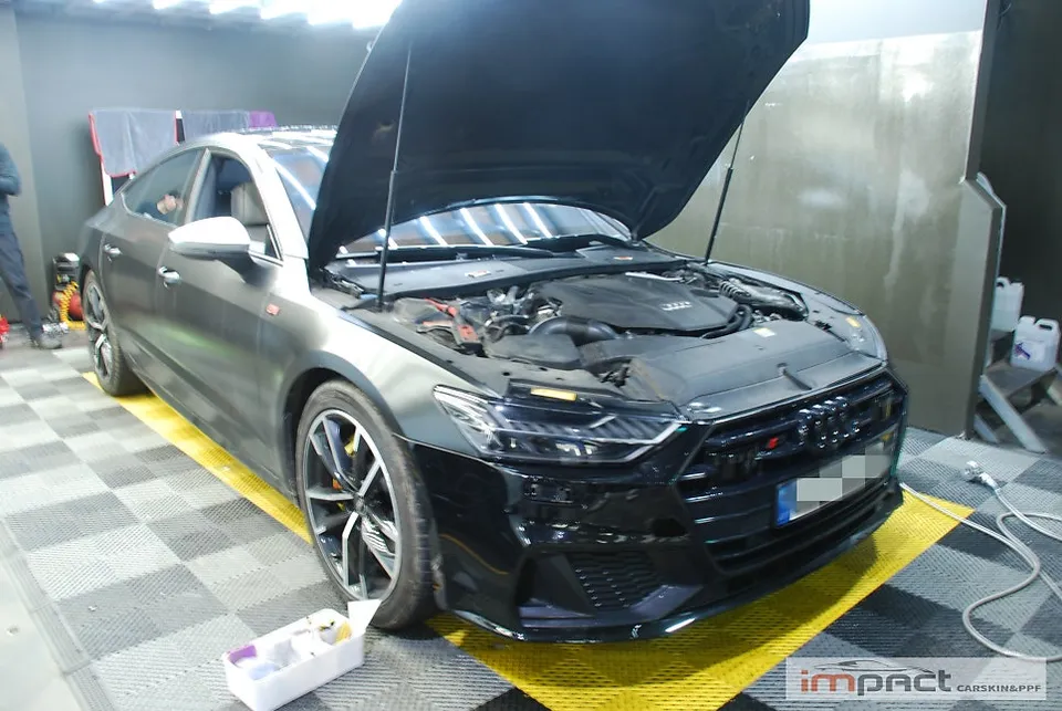 Audi S7のPPF施工事例|無光フィルムで印象激変 施工写真 3-1