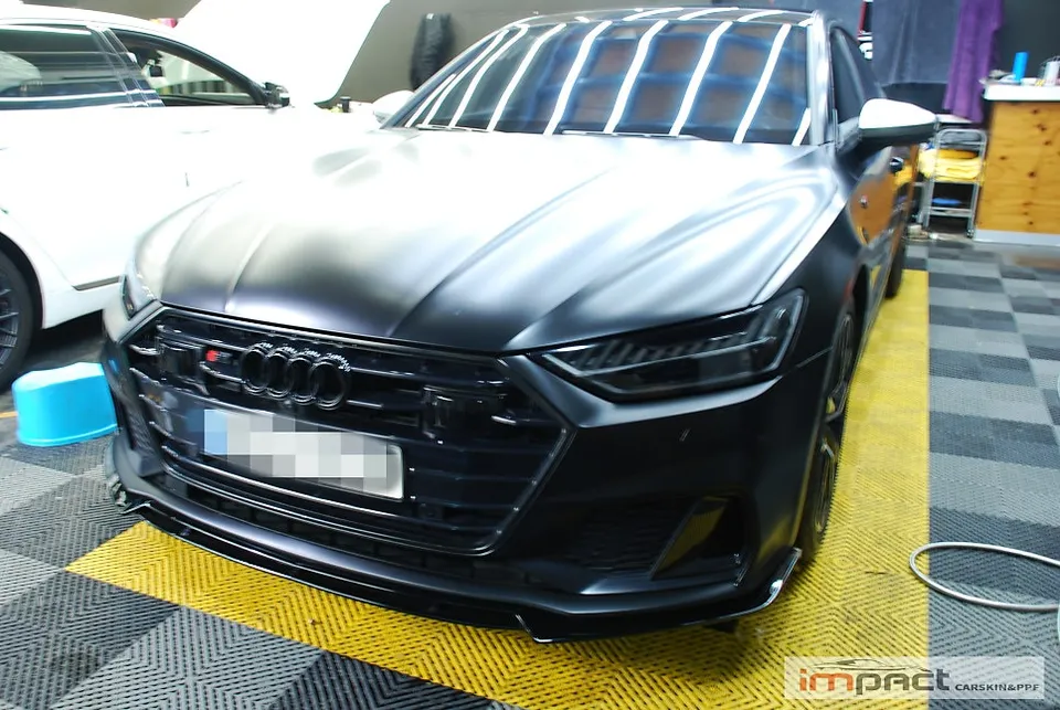 Audi S7のPPF施工事例|無光フィルムで印象激変 施工写真 1-3