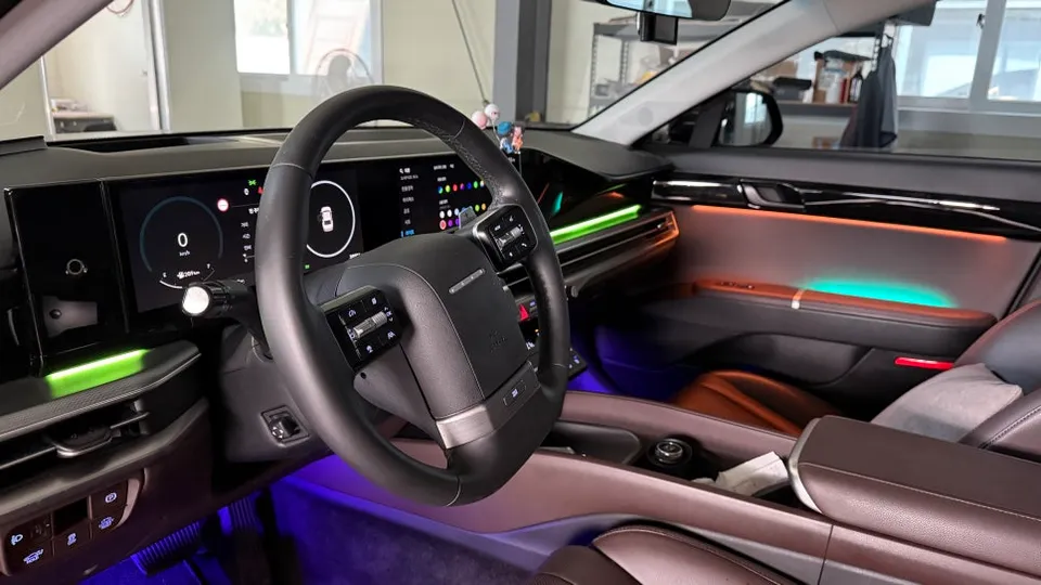 Hyundai Grandeur GN7 ambient lighting - Hyundai Grandeur GN7 Ambient Lighting Review: Cost & Results photo 4