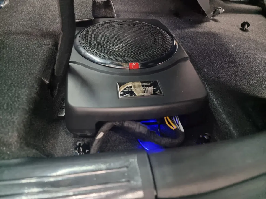 Kia Sorento MQ4 car audio - Kia Sorento MQ4 Audio Upgrade Review: Slim Woofer photo 4