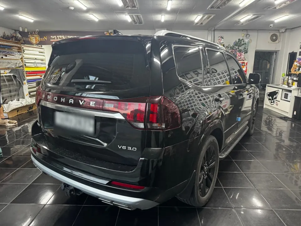 Kia Mohave The Masterのカーラッピング事例|クローム除去 施工写真 2-2