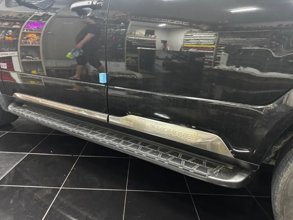 Kia Mohave The Masterのカーラッピング事例|クローム除去 施工写真 3-3