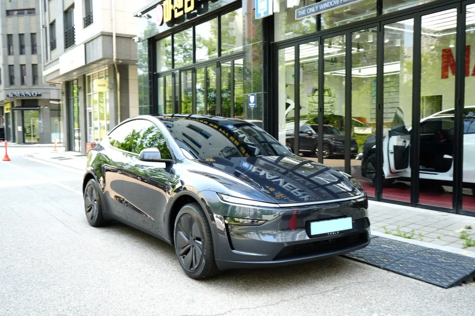 Tesla Model Y Juniper window tinting - Tesla Model Y Juniper Window Tinting Review — Enhanced Clarity photo 3