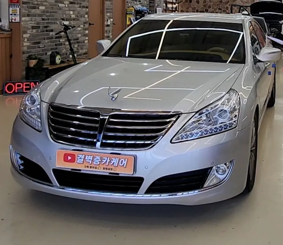 Hyundai Equus interior customization installation result