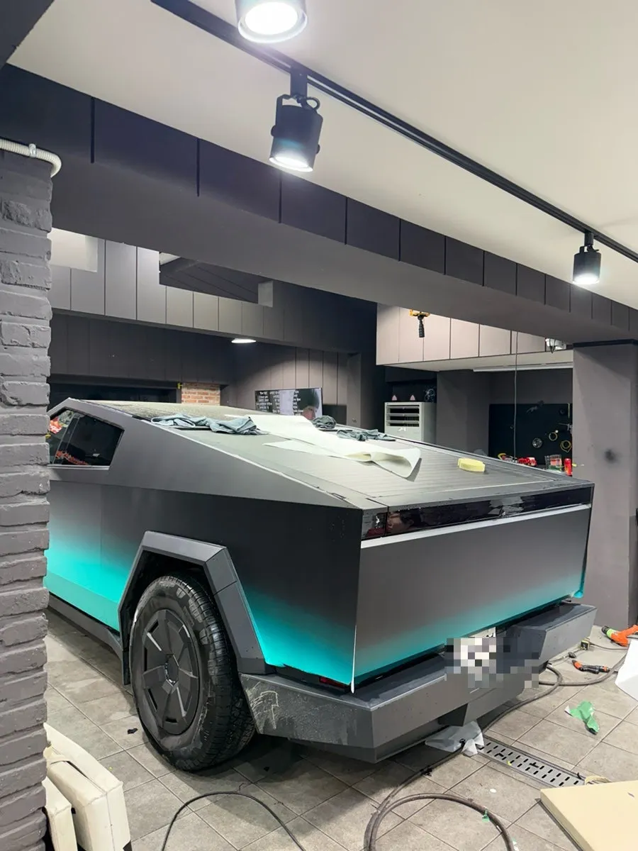 Tesla Cybertruck PPF施工事例|無光ブラックの魅力と費用目安 施工写真 2-2