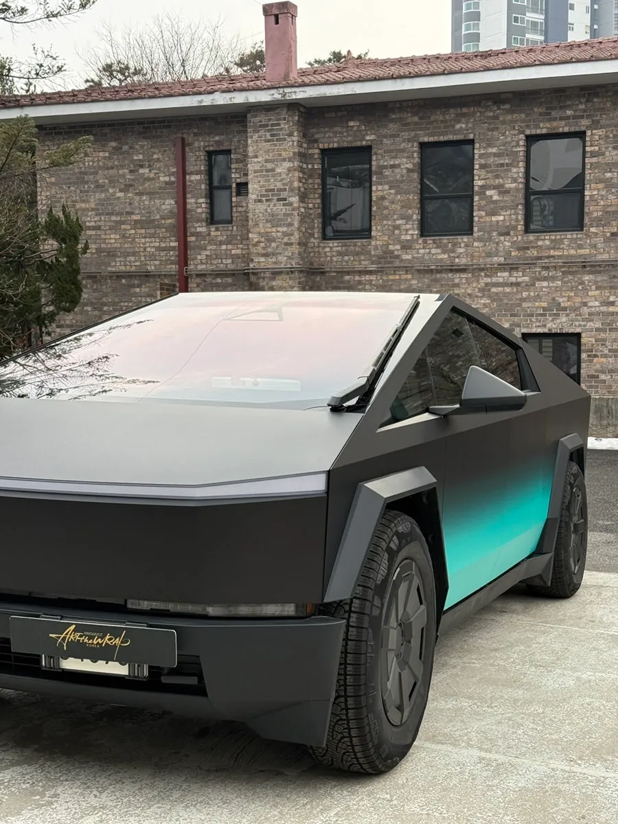 Tesla Cybertruck PPF施工事例|無光ブラックの魅力と費用目安 施工写真 2-3