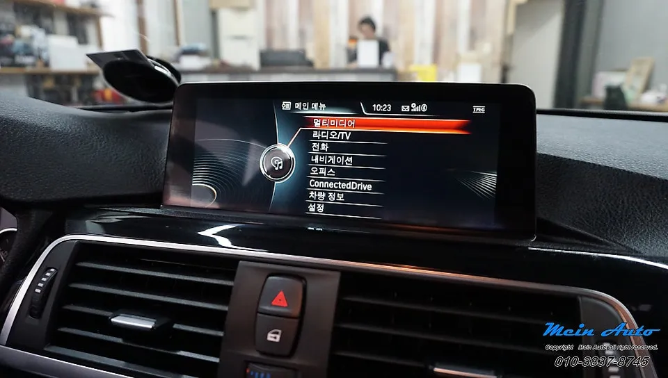 BMW 3 SeriesのAndroid Auto・CarPlay取付事例 施工写真 2