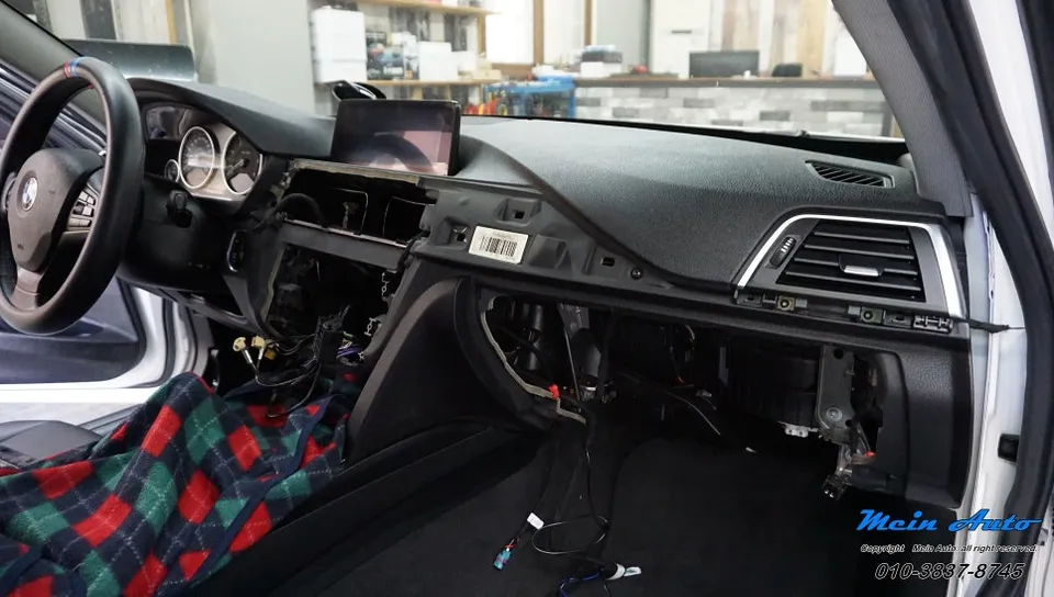 BMW 3 SeriesのAndroid Auto・CarPlay取付事例 施工写真 3