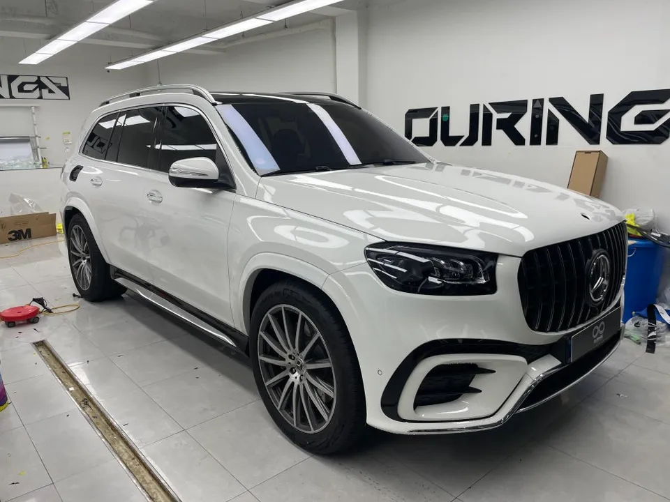 Mercedes-Benz GLSのカーラッピング事例|デュオトーン化で個性を演出 施工写真 2-1