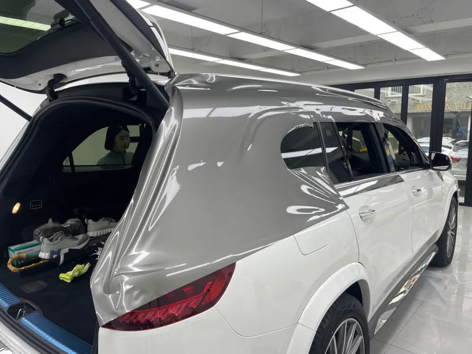 Mercedes-Benz GLSのカーラッピング事例|デュオトーン化で個性を演出 施工写真 2-2