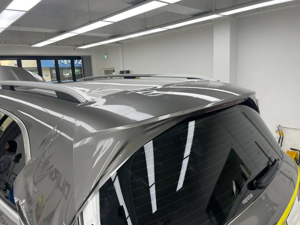 Mercedes-Benz GLSのカーラッピング事例|デュオトーン化で個性を演出 施工写真 2-3