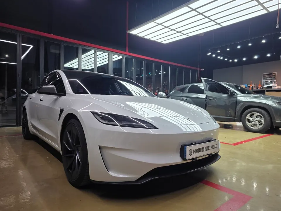 Tesla Model 3 Highland Tuning: Gear Lever, Wiper & Light Lever Up photo 1