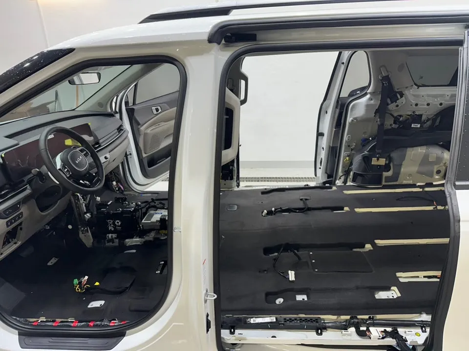 Kia Carnival PPF施工事例|費用目安と仕上がり 施工写真 1-3