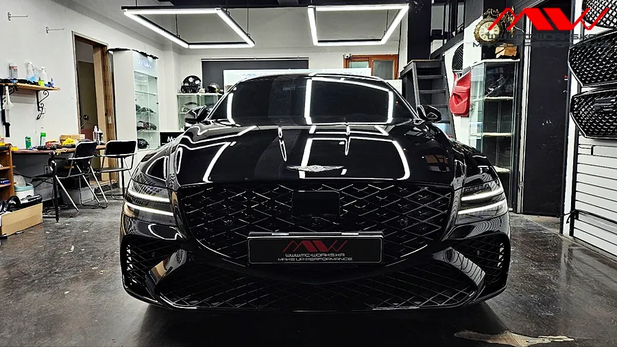 Genesis G80 RG3のカーラッピング事例：クロームブラック化 写真