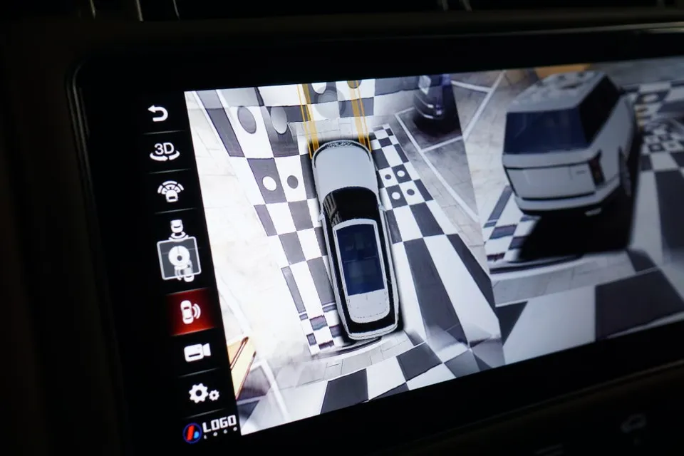 Land Rover Range Rover Vogue surround view camera - Land Rover Range Rover Vogue Surround View Camera Review photo 5