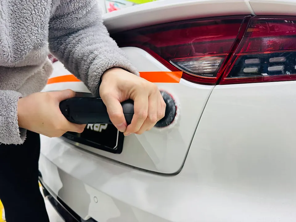 Kia Stingerのカーラッピング事例 施工写真 1-2