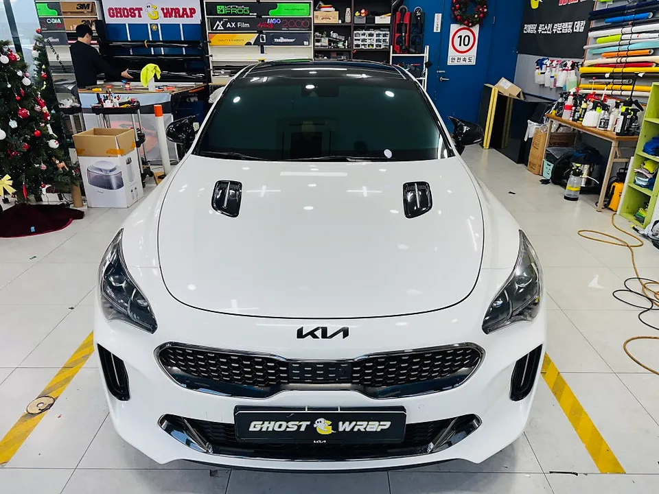 Kia Stingerのカーラッピング事例 施工写真 4-2
