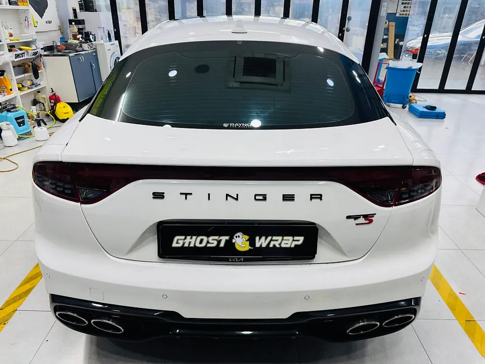 Kia Stingerのカーラッピング事例 施工写真 1-3