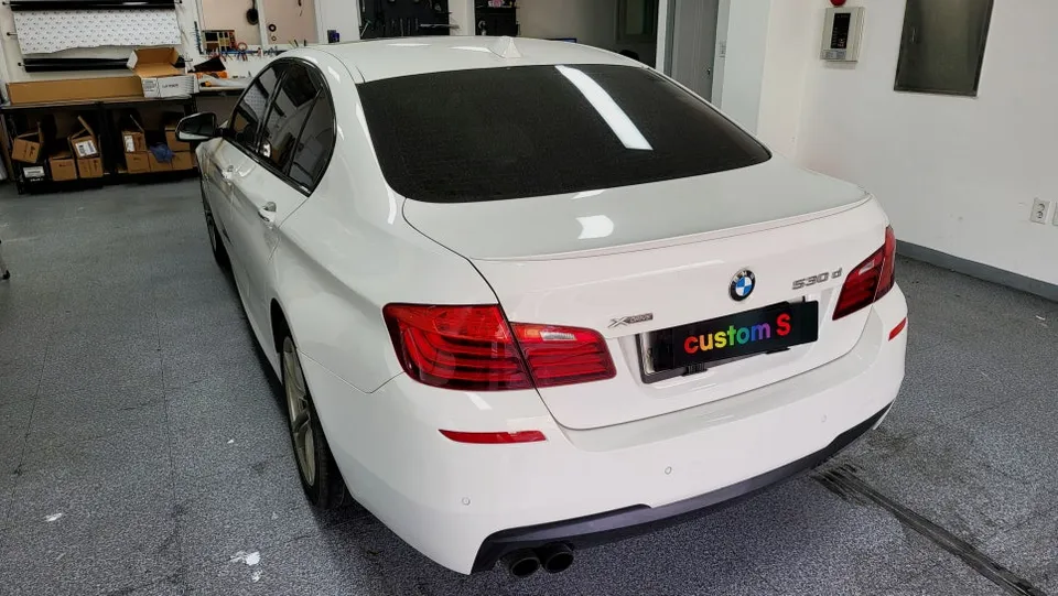 BMW 5 Seriesのカーラッピング事例|費用目安・仕上がり 施工写真 3-1