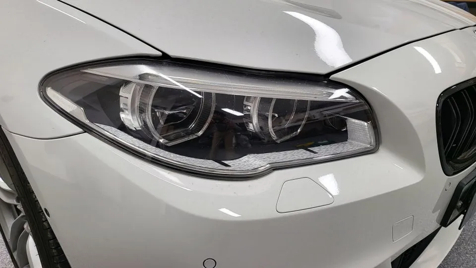 BMW 5 Seriesのカーラッピング事例|費用目安・仕上がり 施工写真 1-2