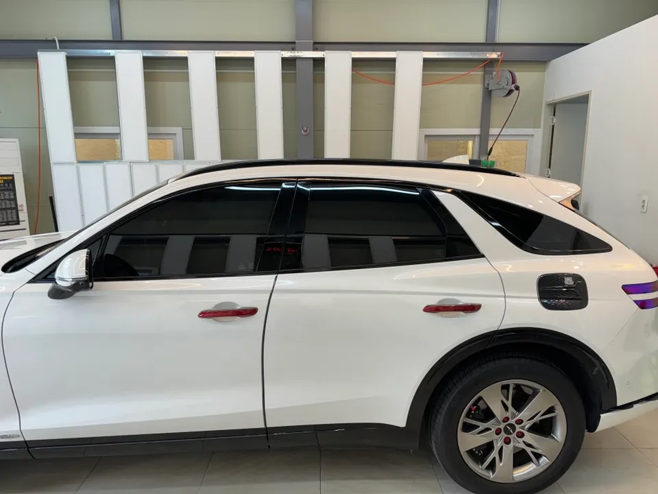 Genesis GV70 PPF施工事例|窓枠クロームラッピング 施工写真 1-2
