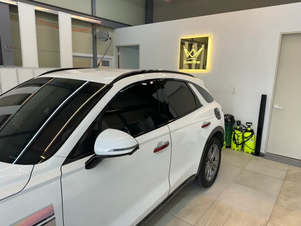 Genesis GV70 PPF施工事例|窓枠クロームラッピング 施工写真 2-2