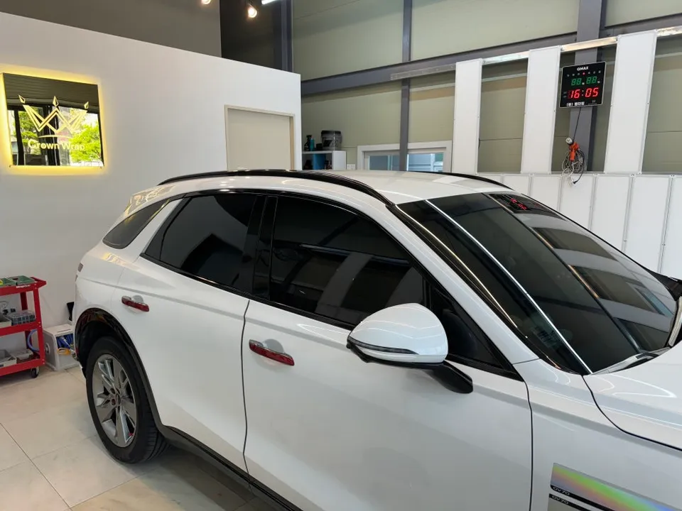 Genesis GV70 PPF施工事例|窓枠クロームラッピング 施工写真 3-2