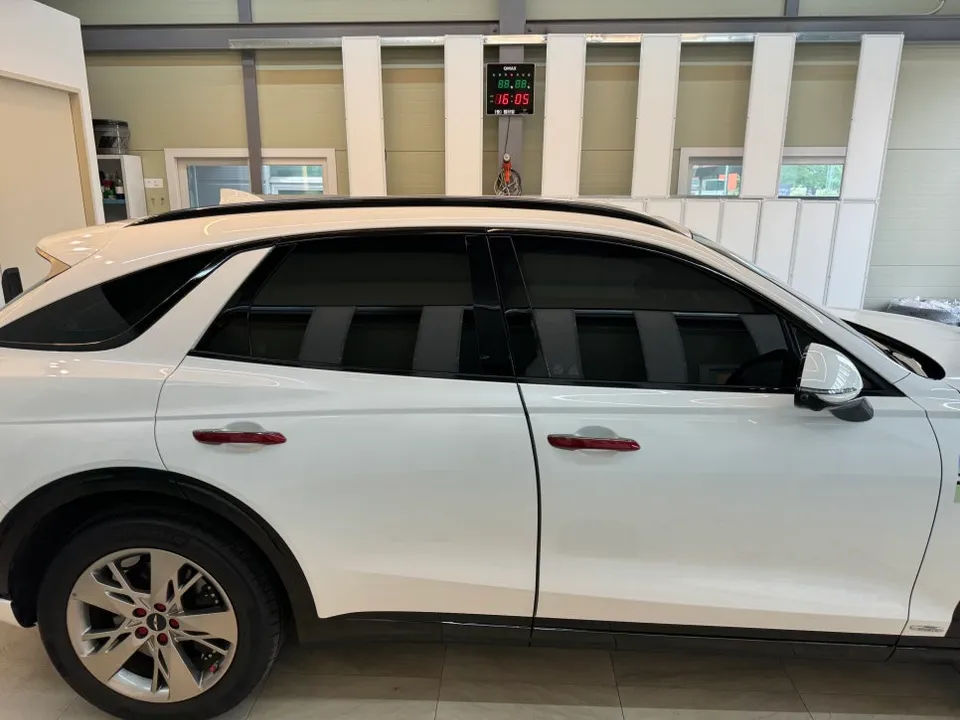 Genesis GV70 PPF施工事例|窓枠クロームラッピング 施工写真 4-2
