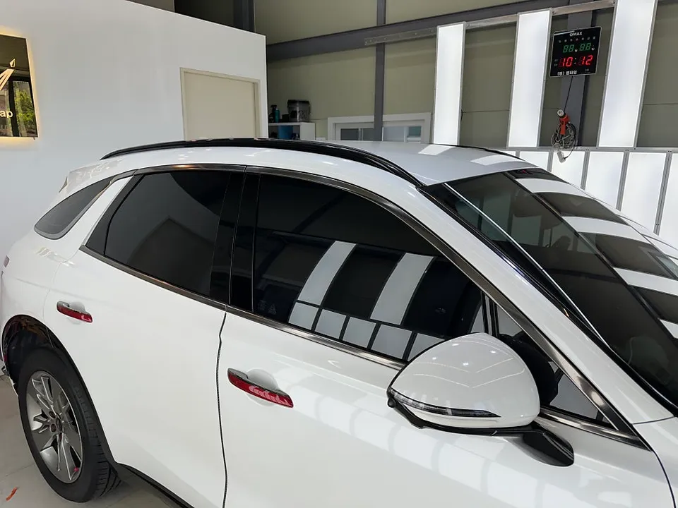 Genesis GV70 PPF施工事例|窓枠クロームラッピング 施工写真 1-3