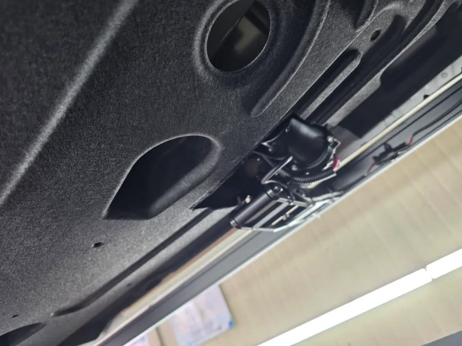 Kia Carnival KA4 body kit - Kia Carnival KA4 Body Kit Installation Review photo 3