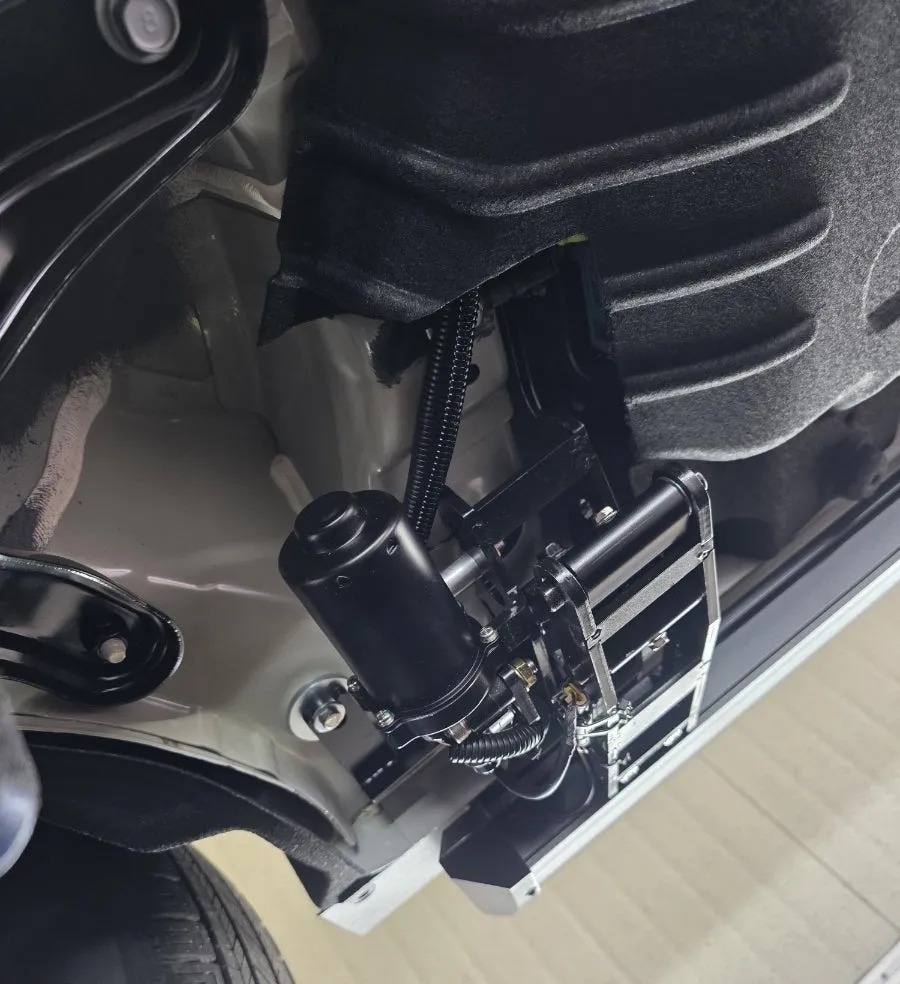 Kia Carnival KA4 body kit - Kia Carnival KA4 Body Kit Installation Review photo 4