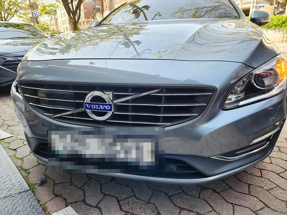 Volvo S60 body repair - Volvo S60 Body Repair & Painting Review: Cost Savings photo 2