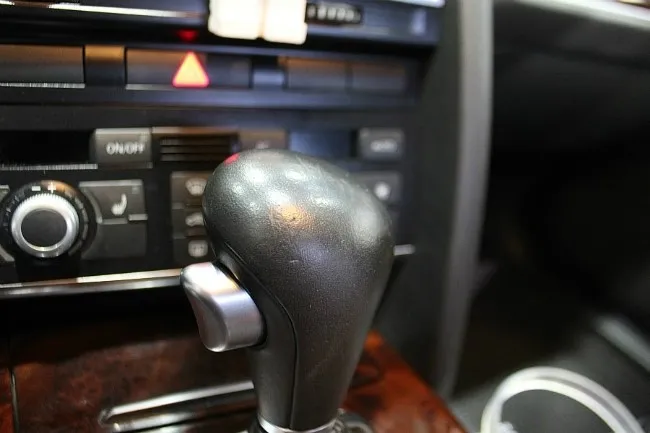 Audi A6 C6 steering wheel - Audi A6 C6 Steering Wheel Customization Review — Enhanced Interio photo 4